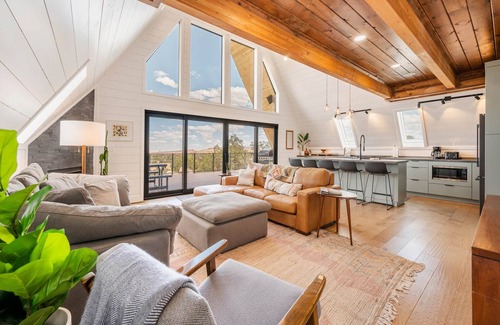 Torrey House | Experience The Juniper House with Spectacular Views