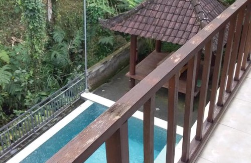 Melayang House | Budget-Friendly Stay at The Junjungan Bungalow with Pool