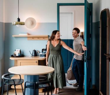 Scioto Mile Hotel | Experience The Junto: Pet-Friendly Retreat with Top Reviews