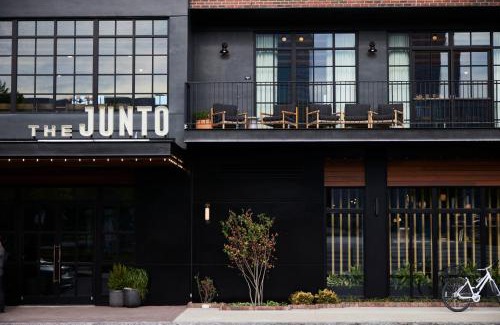 Scioto Mile Hotel | Experience The Junto: Pet-Friendly Retreat with Top Reviews