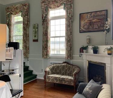 Bracebridge House | Discover The Jypsy Inn Chambre Damour in Bracebridge