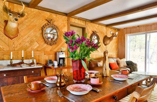 Catskill House | Experience Comfort at The Kaaterskill: Pet Friendly & Hot Tub