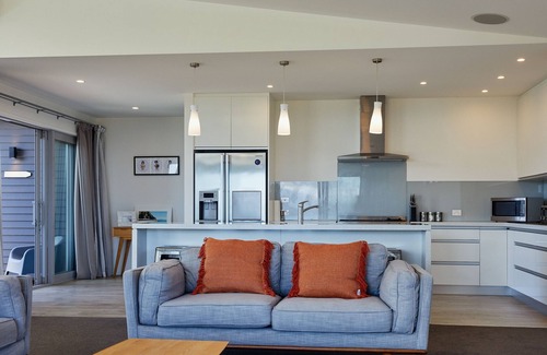 South Bay House | Discover The Kaikoura Bach Retreat: Family-Friendly Getaway
