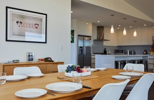 South Bay House | Discover The Kaikoura Bach Retreat: Family-Friendly Getaway