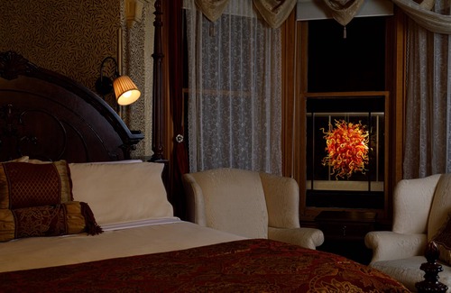 Central Business District Bed & Breakfast | Discover Kalamazoo House: 4-Star Spa Getaway with Breakfast