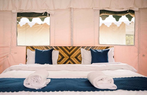 Sangla Hotel | Cozy Kamru Riverside Camps: Family-Friendly Retreats