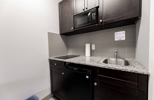Hinton Hotel | Experience Comfort at The Kanata by BCMinns Hinton