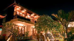 Sampalan House | Relax at The Kanha Palace: Pool and Oceanfront Escape