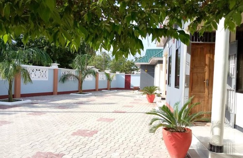 Kigamboni House | Discover The Kanyi KG7: Breakfast & Kitchen Amenities