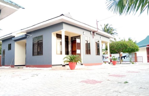 Kigamboni House | Discover The Kanyi KG7: Breakfast & Kitchen Amenities
