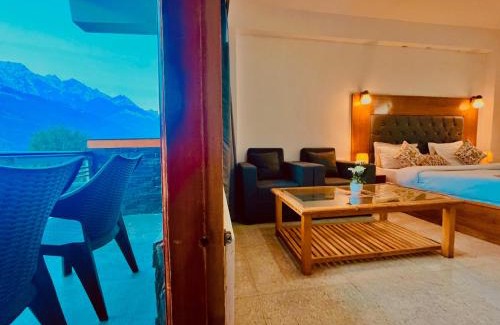 Puranpur Hotel | The Kartik Villa, Manali - A Beautiful Cottage in the Clouds towards Snow Capped Mountains