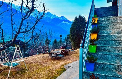 Puranpur Hotel | The Kartik Villa, Manali - A Beautiful Cottage in the Clouds towards Snow Capped Mountains