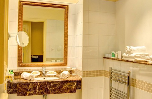 Newbridge Hotel | Experience The Keadeen Hotel: Relaxing Spa & Pool Oasis