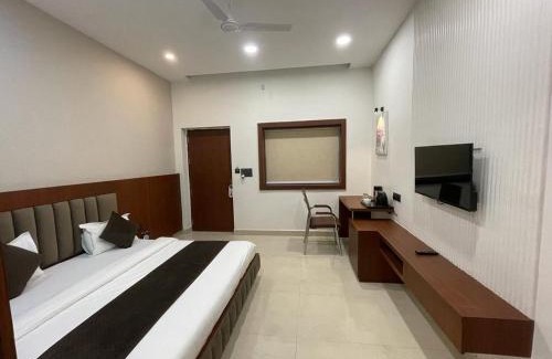 Mathura Resort | Discover The Kedar Resort: Pet Friendly with Great Amenities