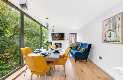 Cragg Vale House | Pet-Friendly Retreat: The Keep at Castlegate in Hebden Bridge