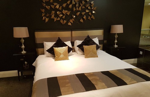 Yeovil Bed & Breakfast | Unforgettable Stay at The Keep: Guest Rated 9.4, Breakfast Included