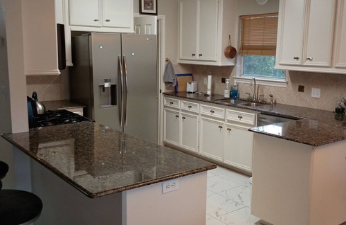 Clear Lake Shores House | Experience The Kemah House: Pet-Friendly Retreat on the Bay