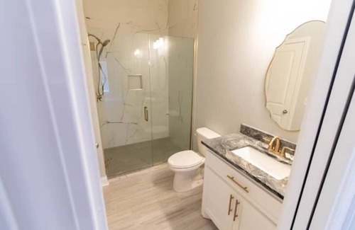 Belle Mina Apartment | Relaxing Getaway at The Kennedy Suite D with Spa & Hot Tub