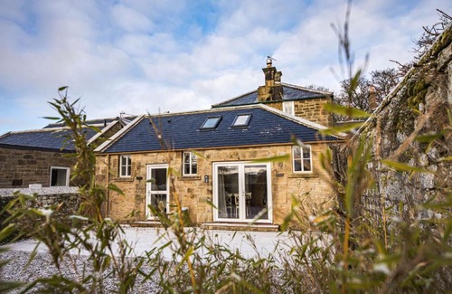 Powburn House | Pet-Friendly Haven: The Kennelman 3 Bedroom Getaway