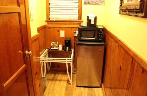 Kernville Cabin | Relax at The Kern Lodge: Pet-Friendly Stay with Pool Access