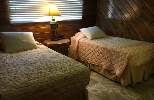 Kernville Cabin | Relax at The Kern Lodge: Pet-Friendly Stay with Pool Access