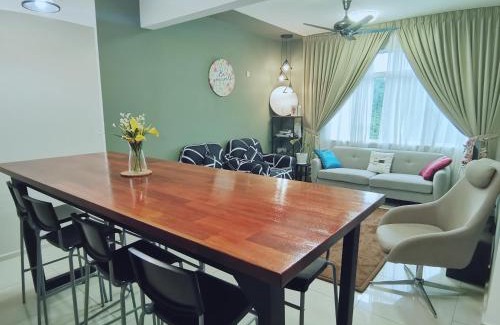 Sepang House | Discover The Khailily's Guest: Family-Friendly Retreat