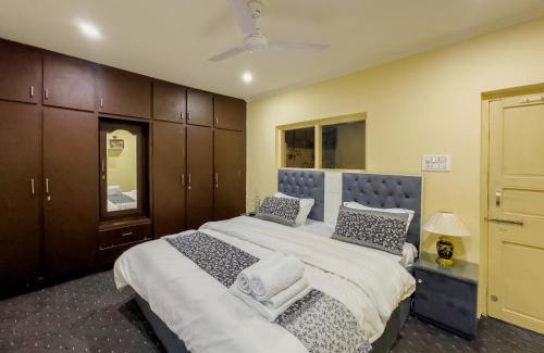 Srinagar Apartment | Guest Rated 9.3: Khwaab Gah with Kitchen & WiFi in City Centre