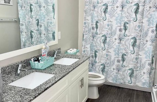 Northeast Raleigh Apartment | Indulgent King & Queen Suite with Pool and Pet-Friendly Perks