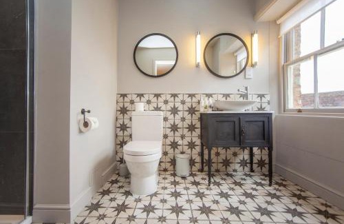 Dorchester Hotel | Discover The King's Arms: Pet-Friendly Retreat with Hot Tub