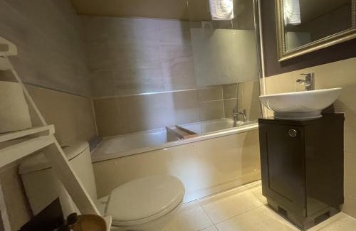 Hursley Bed & Breakfast | Relax at The King's Head - 4-Star Stay with Breakfast & Pets