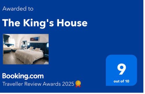 Secondigliano Bed & Breakfast | Family-Friendly Retreat at The King's House, Rated 9.2/10