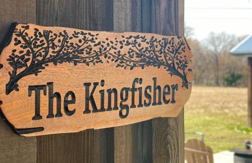 Elm Mott Ski Chalet | Comfortable Kingfisher Cabin Near Magnolia & Baylor University