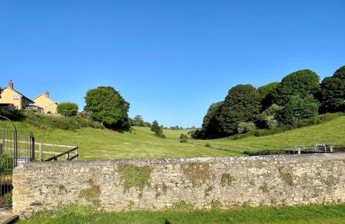 Charlton Horethorne Hotel | Experience The Kings Arms: 5-Star Comfort & Pet-Friendly Stays
