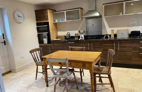 Charlton Horethorne Hotel | Experience The Kings Arms: 5-Star Comfort & Pet-Friendly Stays