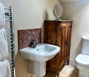 Charlton Horethorne Hotel | Experience The Kings Arms: 5-Star Comfort & Pet-Friendly Stays