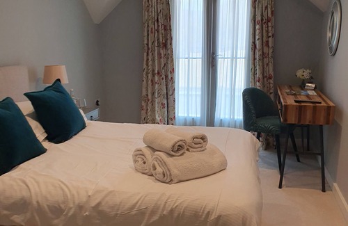 Whiteparish Bed & Breakfast | Discover The Kings Head: Guest Rated 9.8 with Family Amenities