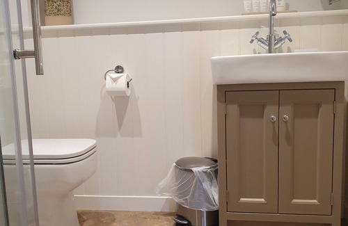 Whiteparish Bed & Breakfast | Discover The Kings Head: Guest Rated 9.8 with Family Amenities