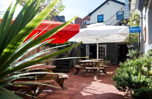 Ross-on-Wye Hotel | Cozy Stay at The Kings Head Hotel with Pet-Friendly Perks