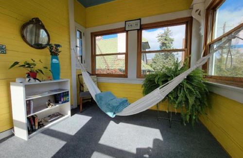 Downtown Toledo Bed & Breakfast | Family-Friendly Comfort at The Kings Throne Inn & Guest House