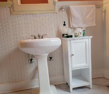 Downtown Toledo Bed & Breakfast | Family-Friendly Comfort at The Kings Throne Inn & Guest House