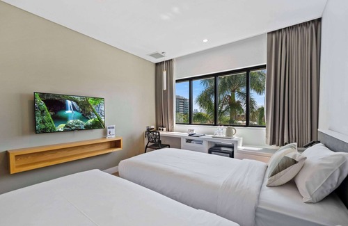 Hamilton Hotel | Discover The Kingsford: Top-Rated 4-Star Hotel with Dining