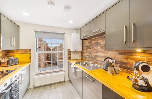 Boston Apartment | Elegant Kip Suite at The Rooftops with Pool & Kitchen