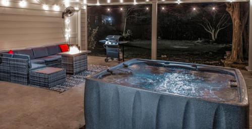 Ellendale House | Experience The Kirby House: Hot Tub, Game Rooms & Gym