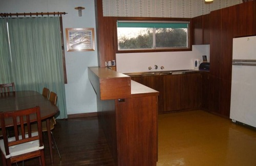 Guilderton House | Cozy Kite Beach Cottage in Guilderton with Kitchen Access