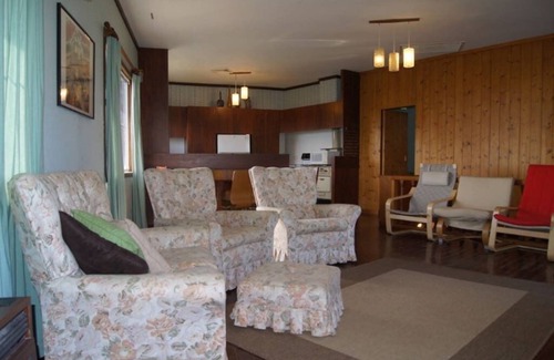 Guilderton House | Cozy Kite Beach Cottage in Guilderton with Kitchen Access