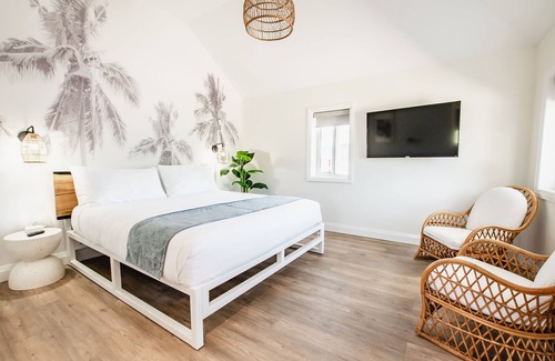 Grand Bend Hotel | Discover The Kiwi Motel: Pool, Spa & Family-Friendly Fun