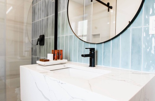 Grand Bend Hotel | Discover The Kiwi Motel: Pool, Spa & Family-Friendly Fun