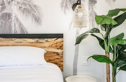Grand Bend Hotel | Discover The Kiwi Motel: Pool, Spa & Family-Friendly Fun