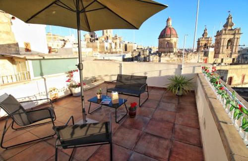 Birgu House | Historic Haven: The Knight Overlooking Birgu's Central Square