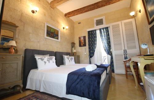 Birgu House | Historic Haven: The Knight Overlooking Birgu's Central Square
